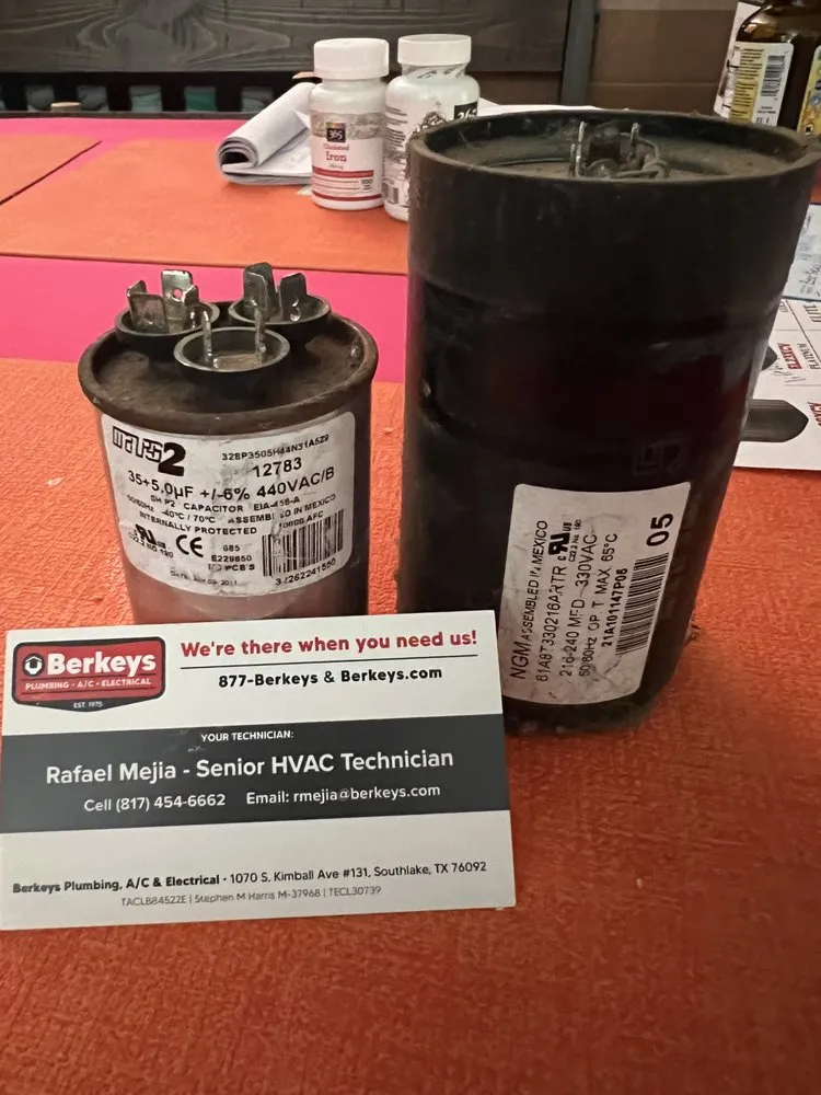 Professional electrician providing electrical repair in , 