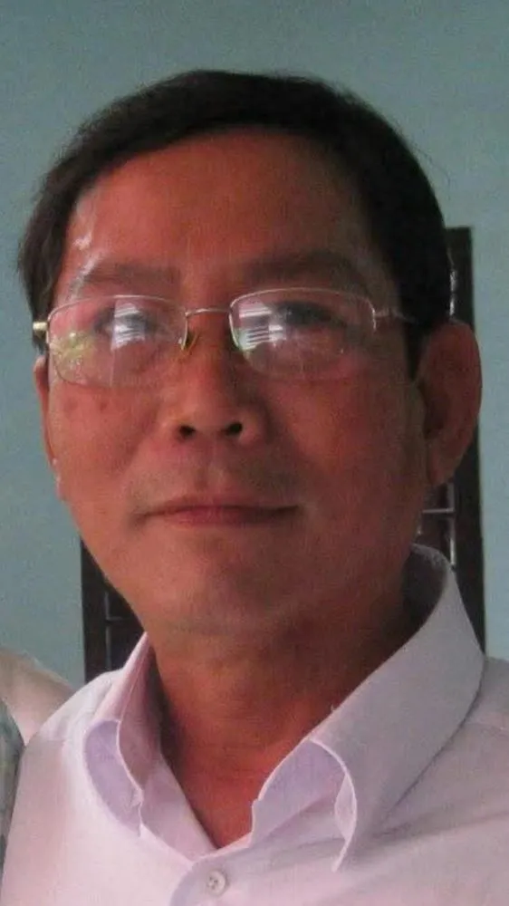 Professional electrician providing electrical repair in , 