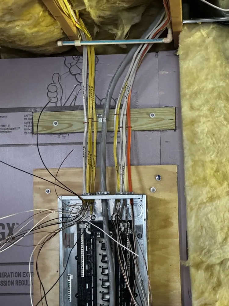 Trusted electrician providing electrical repair in , 