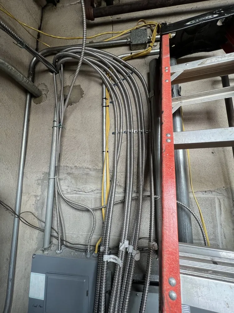 Certified electrician providing emergency electrical service in , 