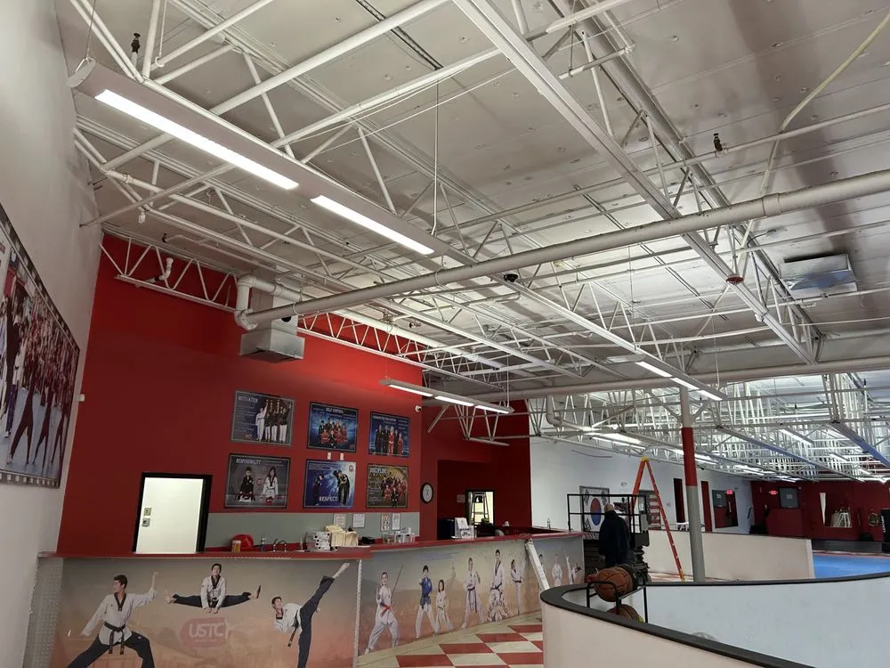 Professional electrician providing circuit breaker repair in , 