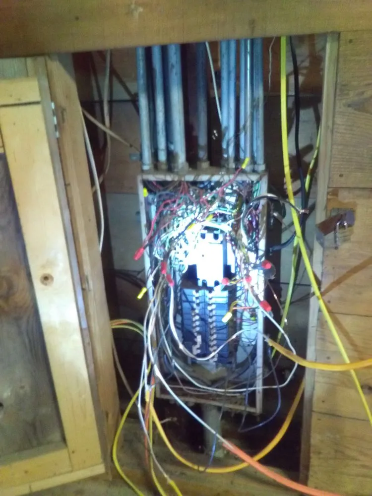 Expert electrician providing lighting installation in Norwood, MO - Bethel Electric and Construction