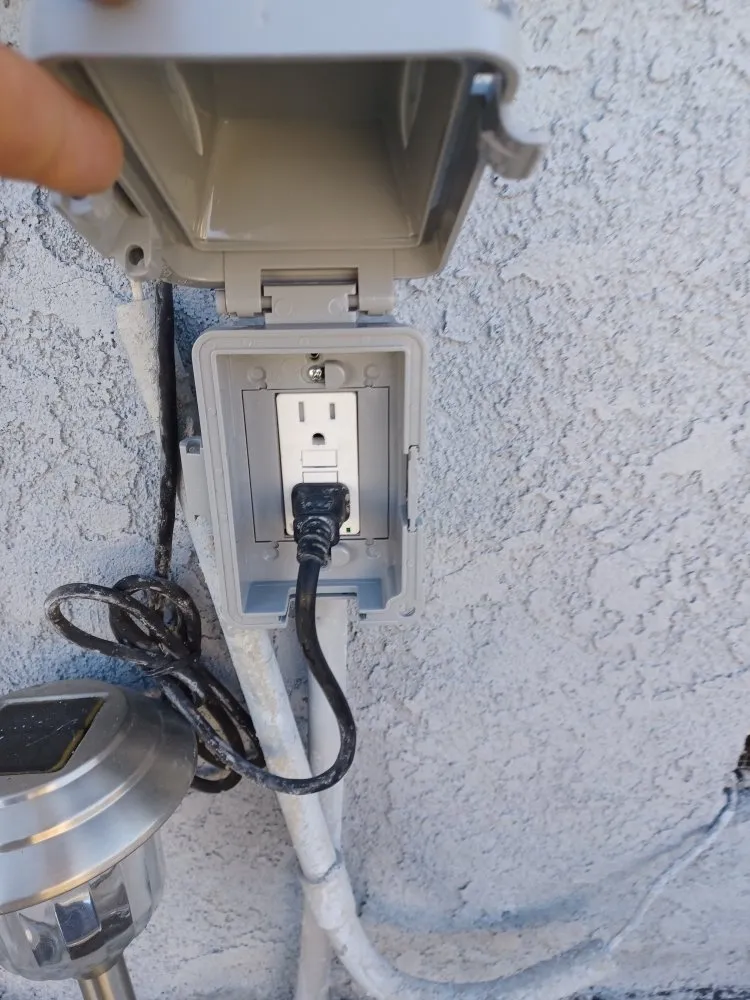 Slide of Betos Electric