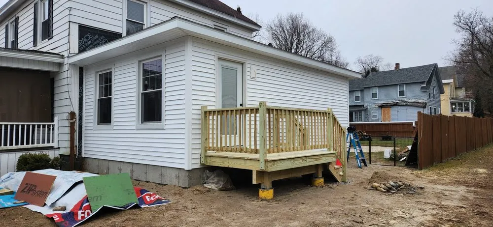 Licensed electrician providing emergency electrical service in , 