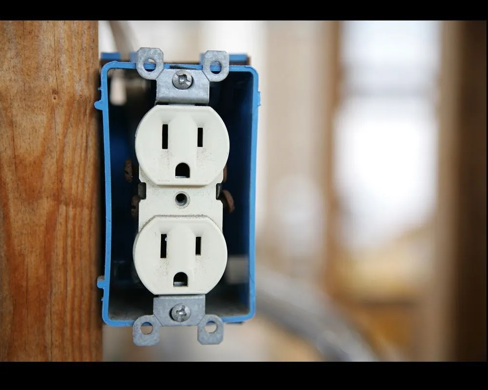 Slide of Beverly Crest Electrician Pros