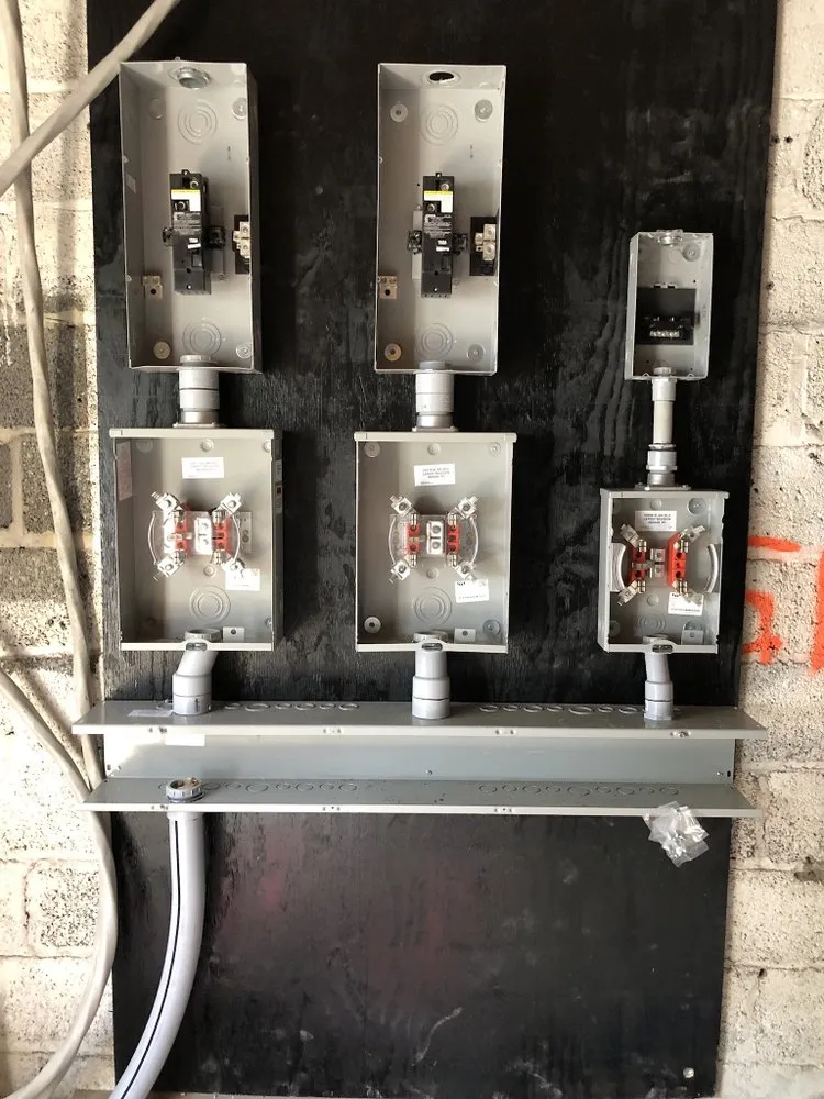 Trusted electrical service for homes in emergency electrical service,  by 