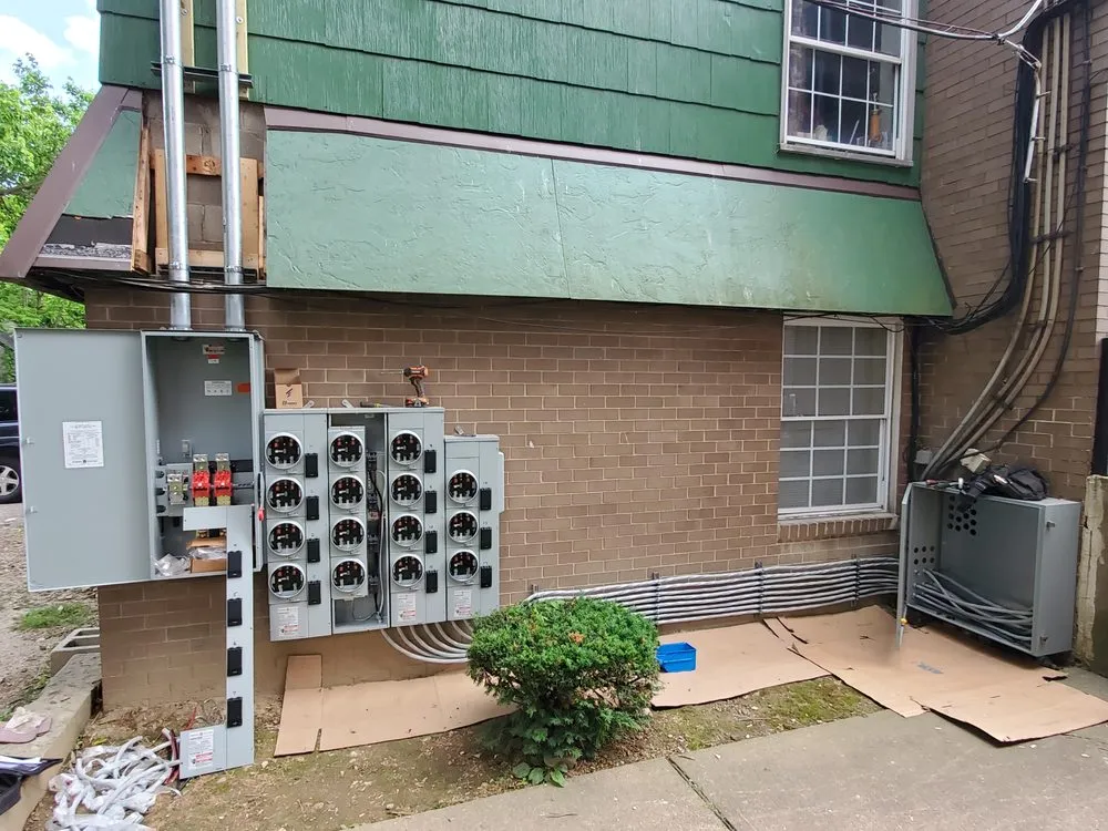 Emergency electrical service for homes in lighting installation,  by 