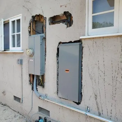 Big 2 Small Electric Logo