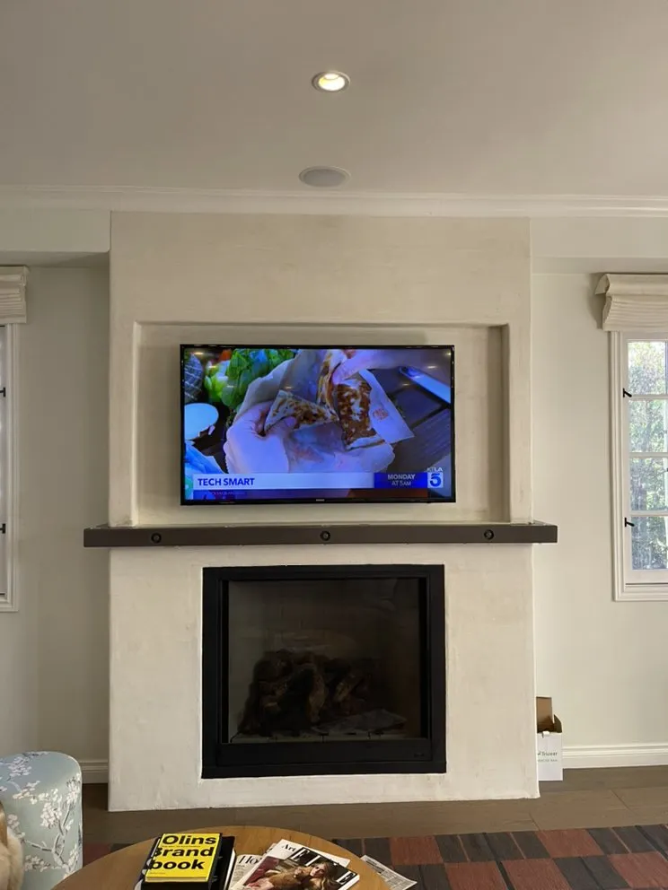 Trusted electrician providing circuit breaker repair in Tarzana, CA - Big Ben Mounts