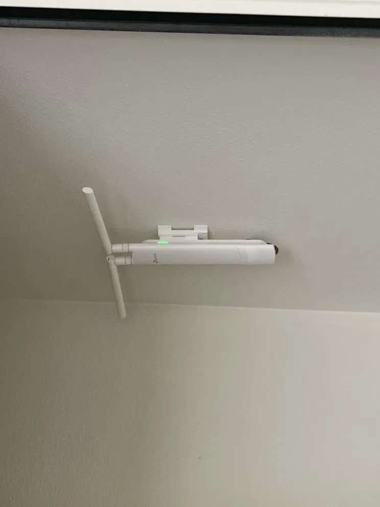 Emergency electrician providing outlet and switch repair in Tarzana, CA - Big Ben Mounts