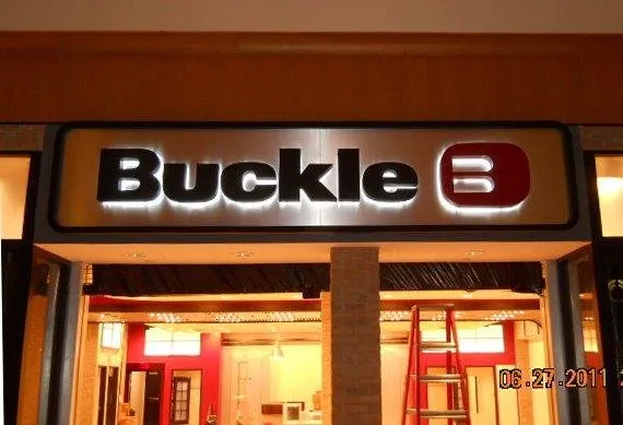 Trusted electrician providing lighting installation in St. Louis, MO - Bill Yount Signs