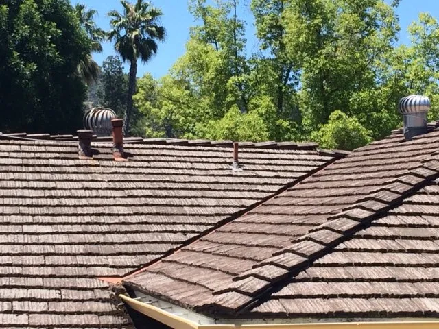 Licensed electrician providing outlet and switch repair in Valley Village, CA - B&K ELECTRIC CO., INC.