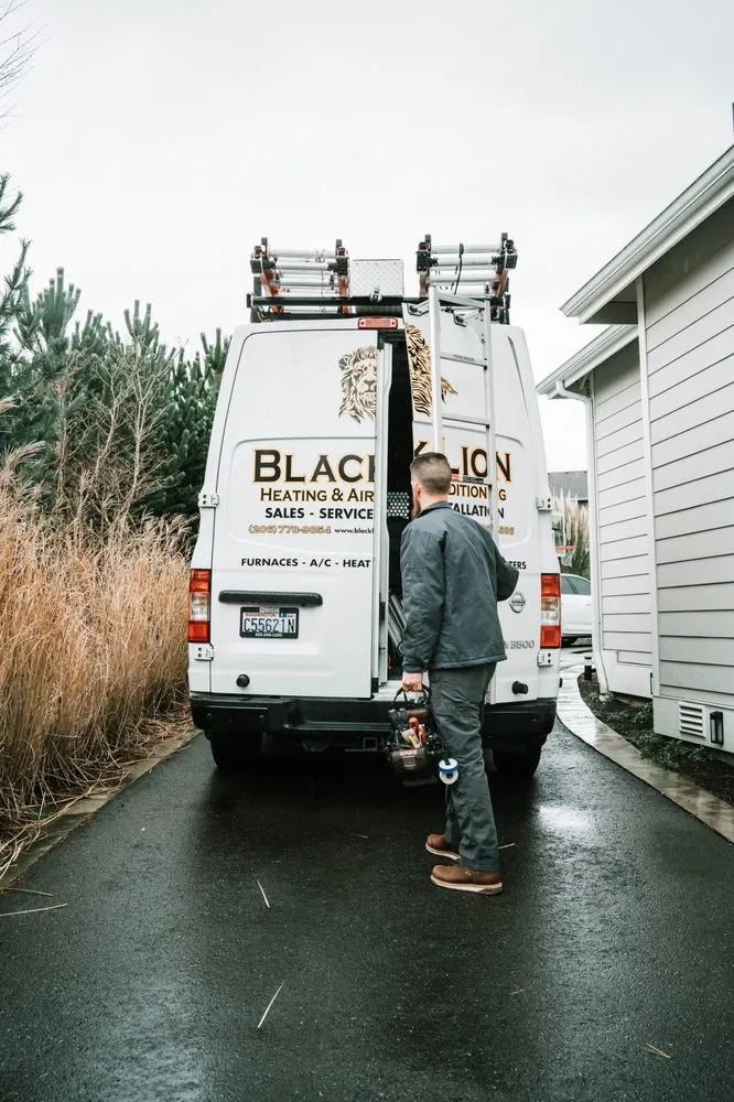 Licensed electrical service for homes in outlet and switch repair,  by 