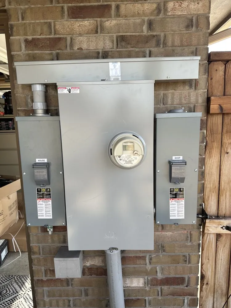 Licensed electrician providing emergency electrical service in ,