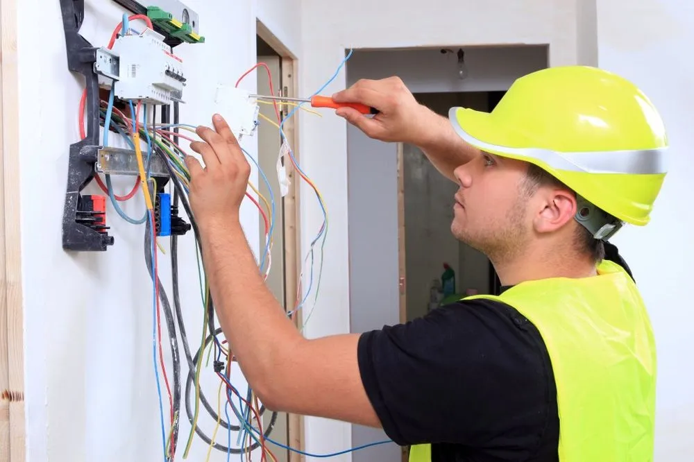 Affordable electrician providing circuit breaker repair in Flushing, NY - Blackmer Electrical