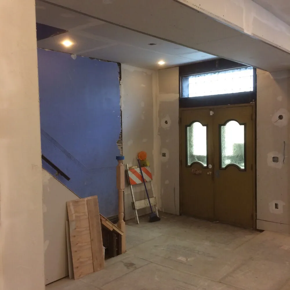 Licensed electrician providing wiring installation in , 