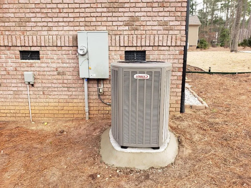 Emergency electrician providing emergency electrical service in , 