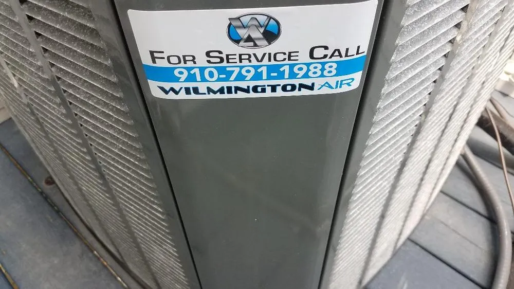 Certified electrician providing emergency electrical service in , 