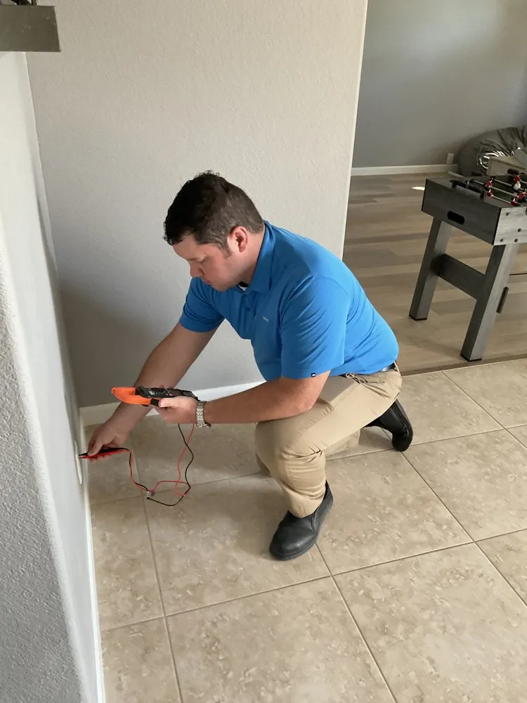 Professional electrician providing circuit breaker repair in , 