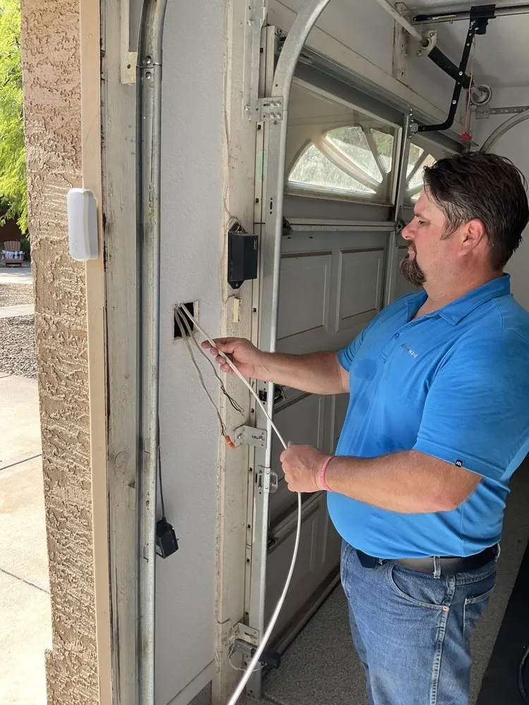 Certified electrical service for homes in lighting installation,  by 