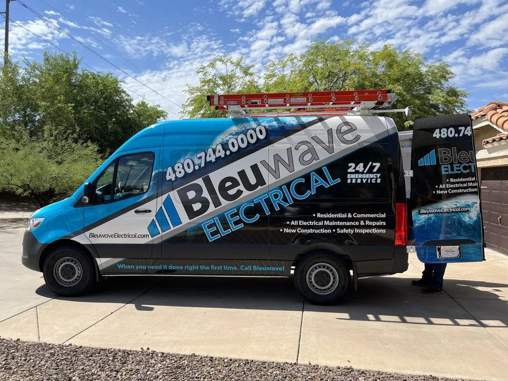 Trusted electrician providing circuit breaker repair in , 