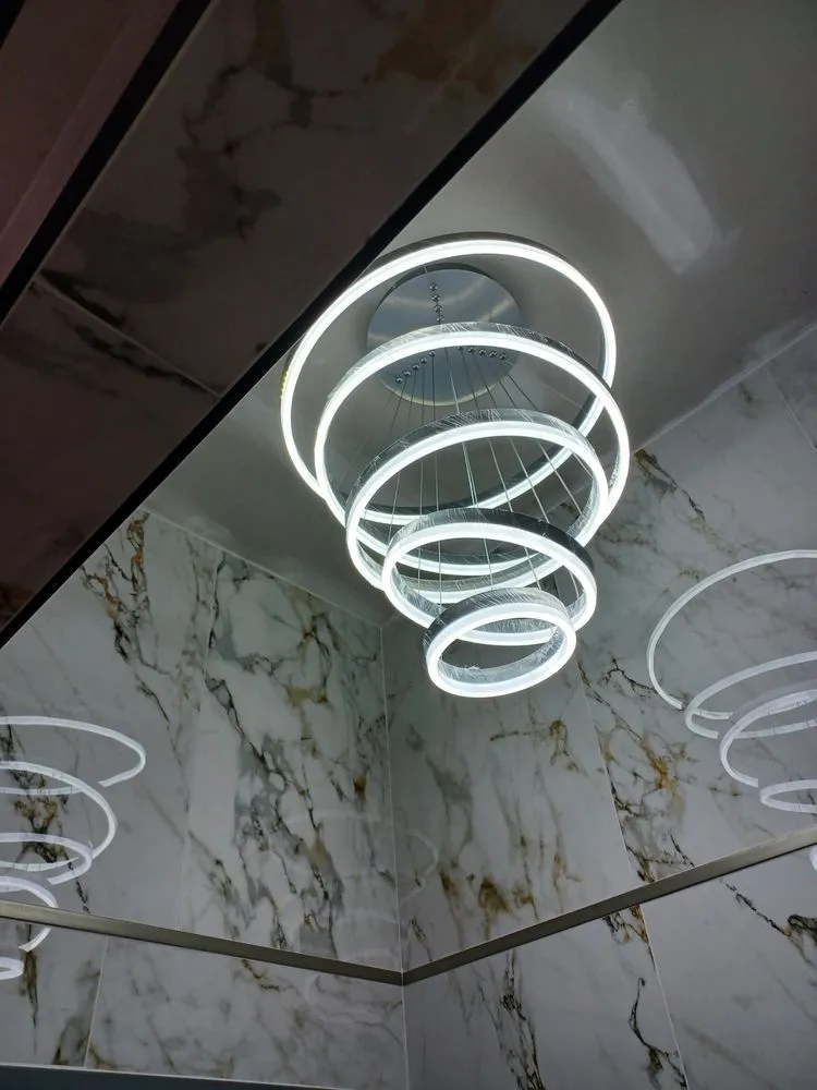 Licensed electrician providing circuit breaker repair in ,