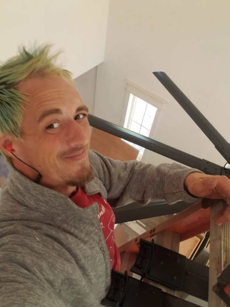 Certified electrician providing circuit breaker repair in ,