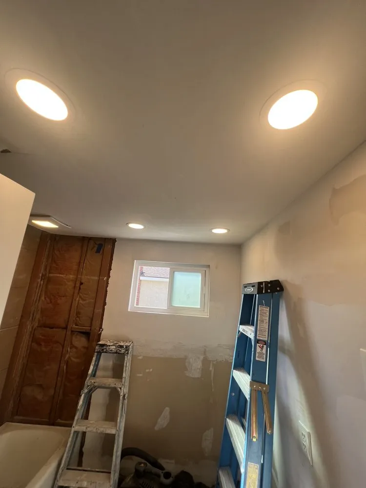 Reliable electrician providing electrical repair in , 