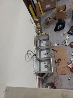 Licensed electrician providing electrical repair in , 