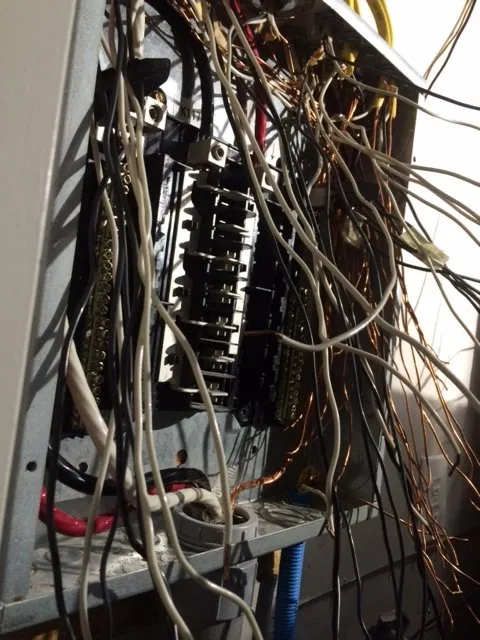 Emergency outlet and switch repair in Porter, TX by Blueline Professional Services