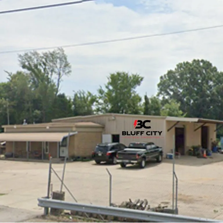 Emergency electrician providing panel upgrade in , 