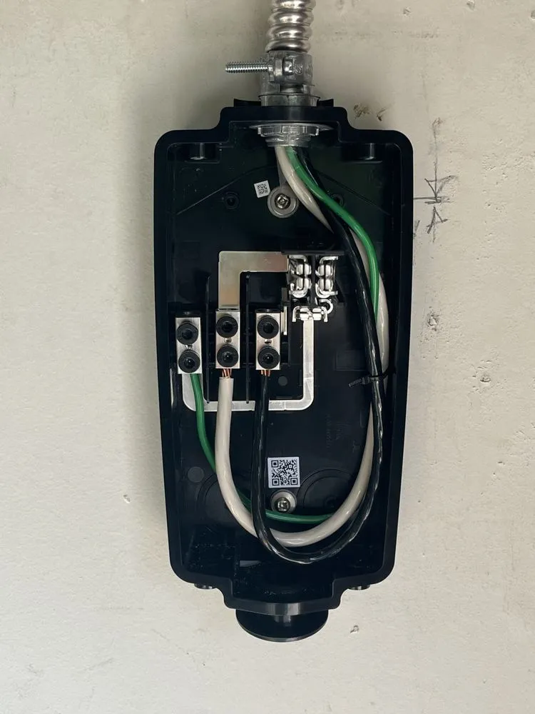 Reliable electrician providing panel upgrade in Studio City, CA - Bluplug Electrical Solutions