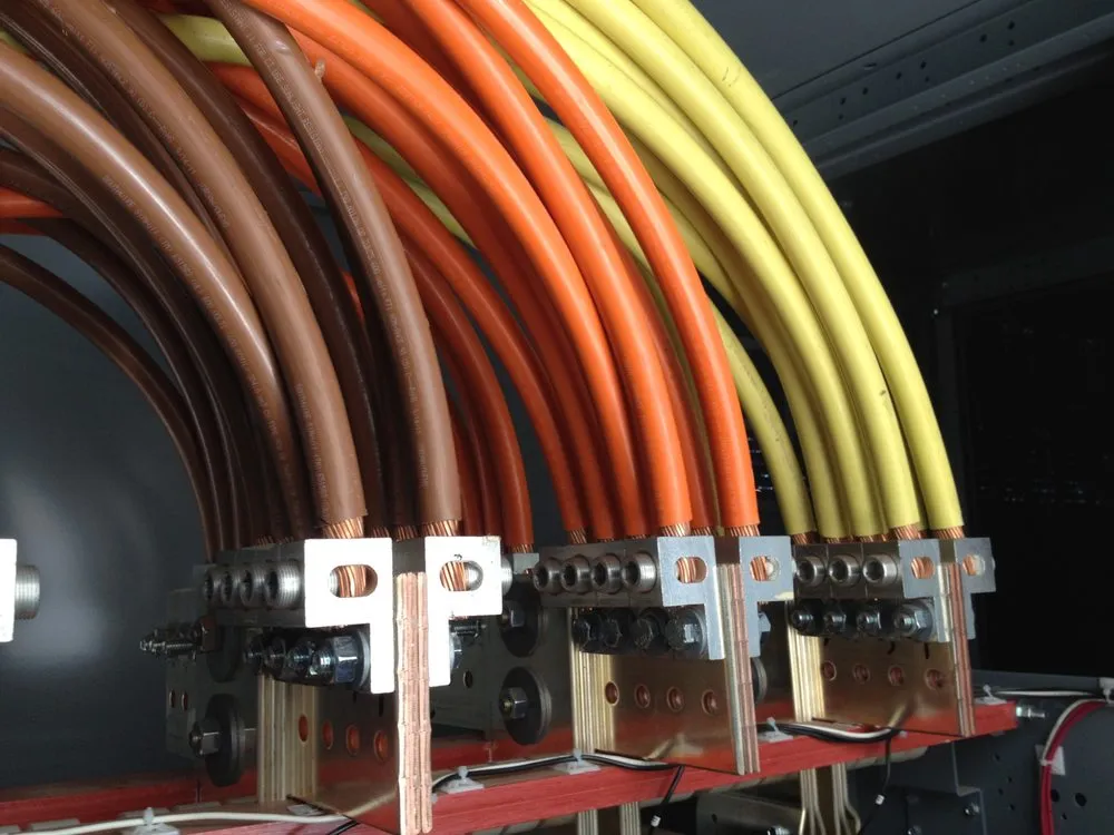 Emergency electrical service for homes in lighting installation, by