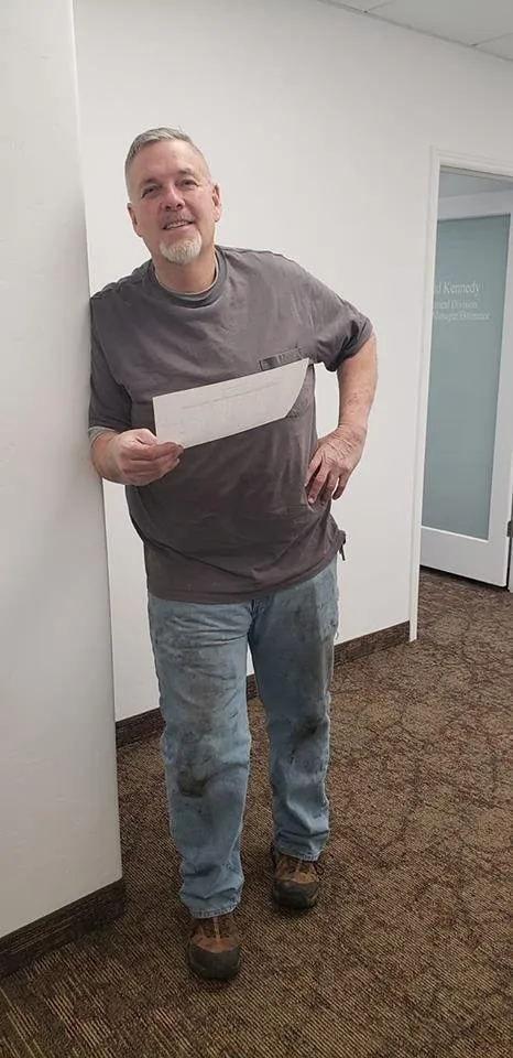 Licensed electrical service for homes in lighting installation, by