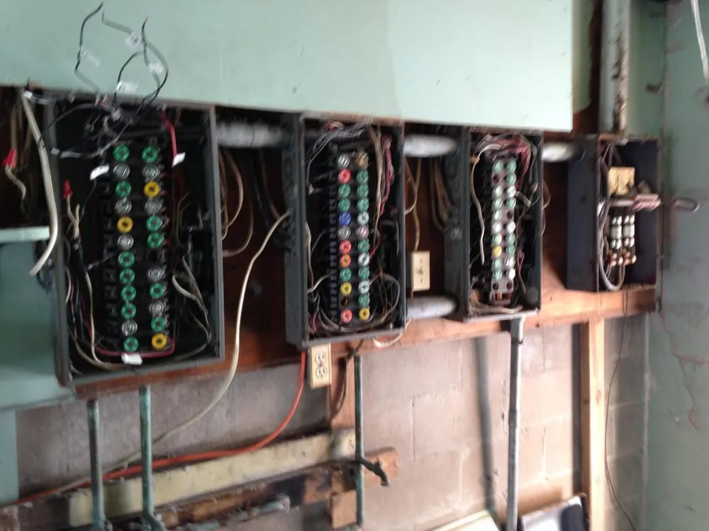 Slide of Bob Uhlar Electric, Inc.