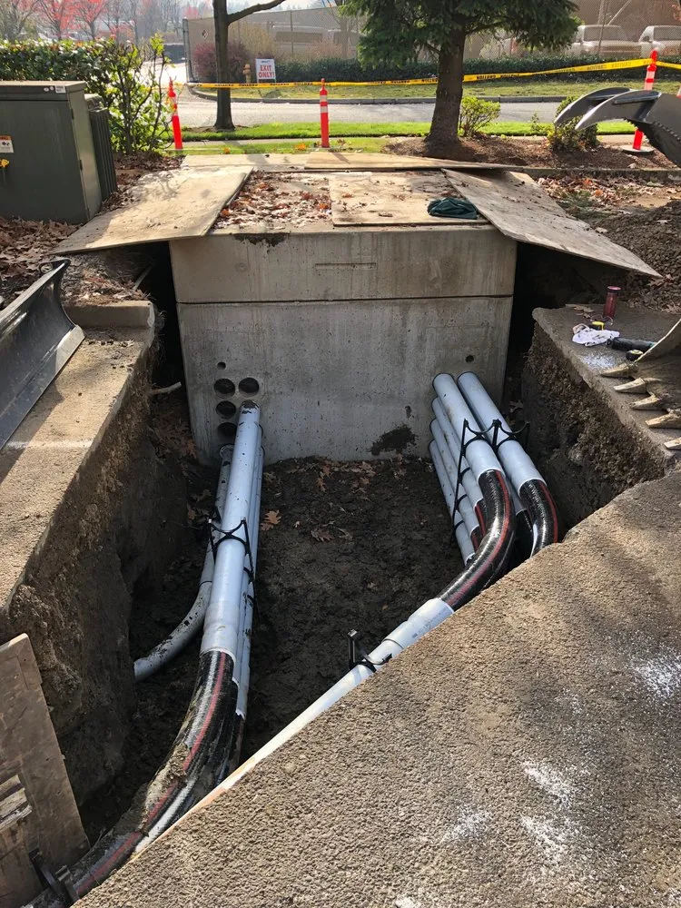 Expert electrician providing circuit breaker repair in , 