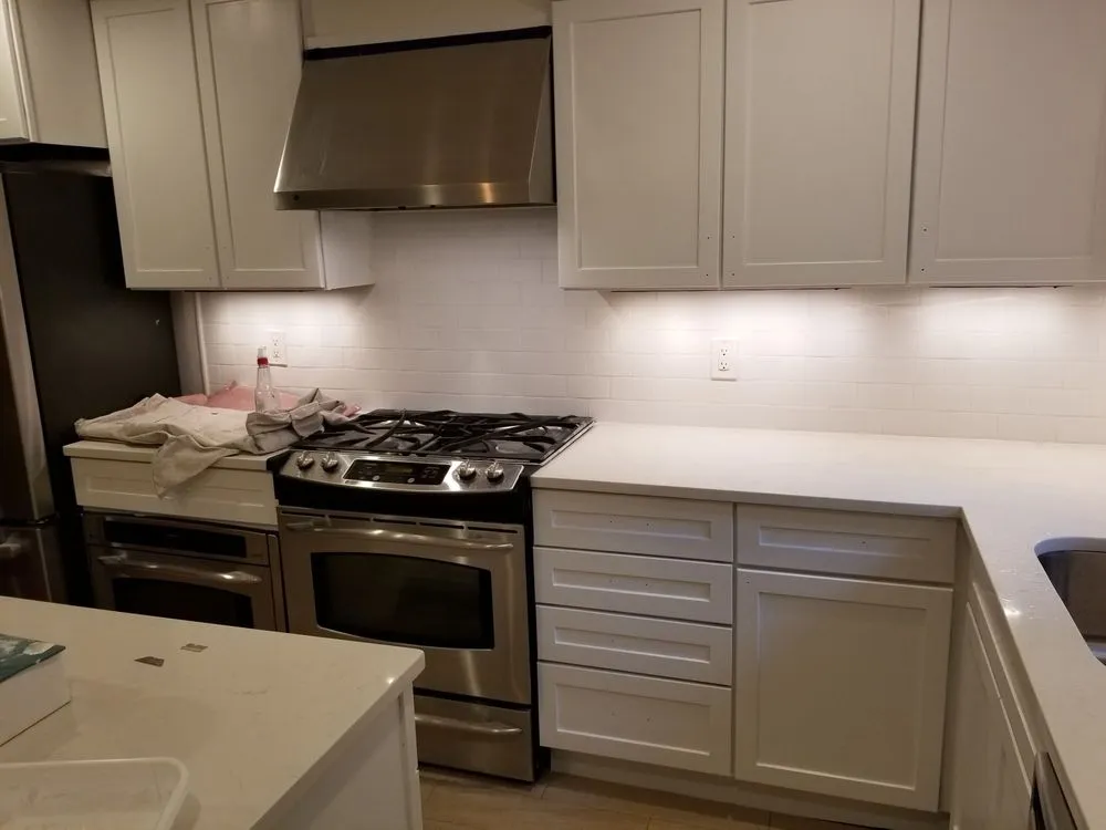 Affordable electrician providing electrical repair in , 