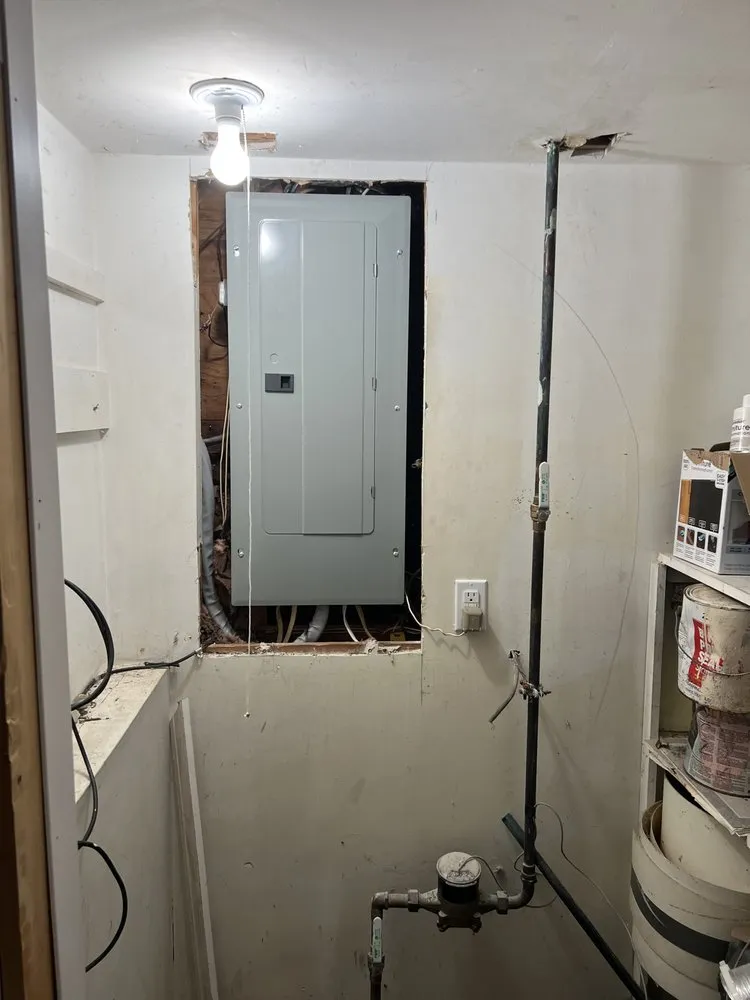 Emergency electrical service for homes in lighting installation,  by 