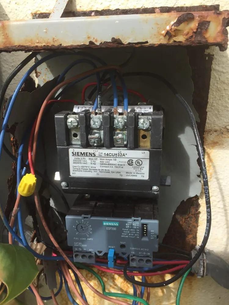 Licensed electrician providing outlet and switch repair in , 