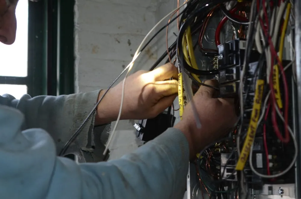 Emergency outlet and switch repair service in ,  - Bowen Electric