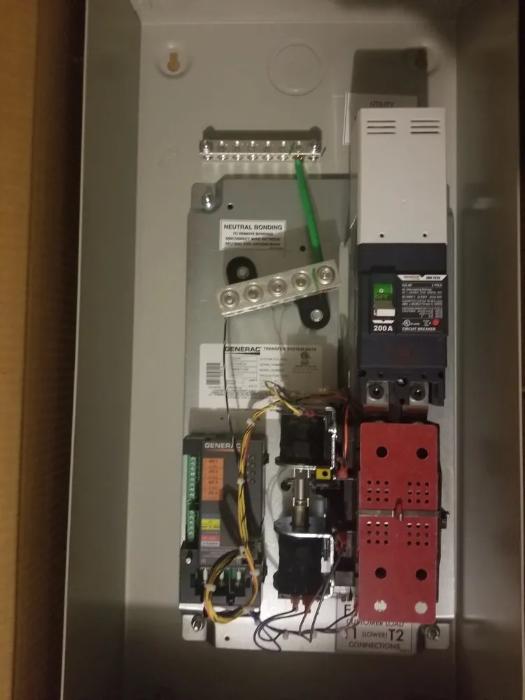 Expert electrician providing circuit breaker repair in ,