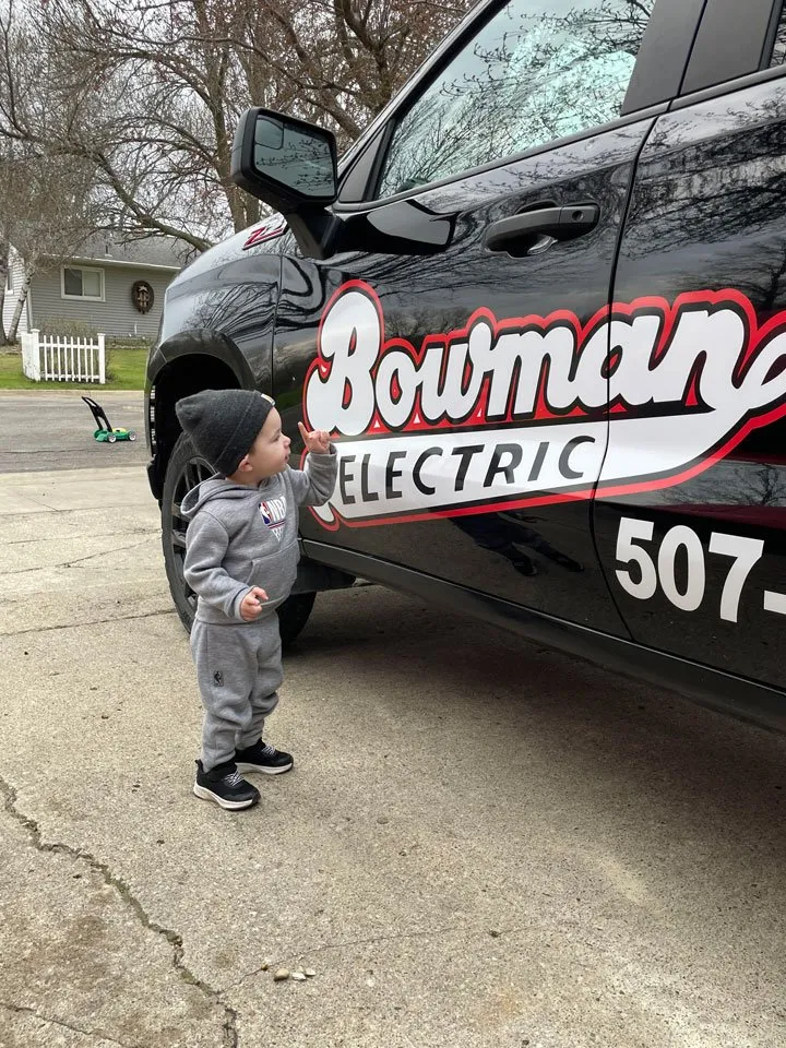 Certified electrical service for homes in wiring installation, by