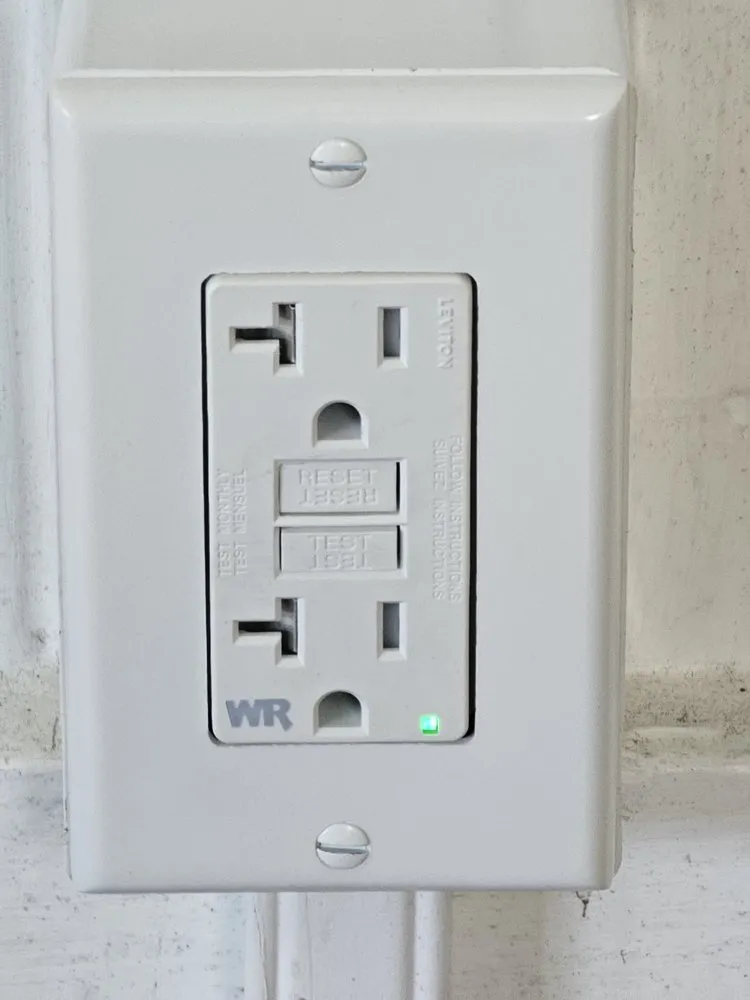 Professional electrical repair in Ninole, HI by BPM Hawaii Handyman Services