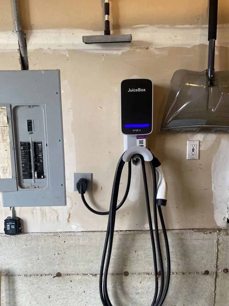 Emergency electrical service for homes in lighting installation, by