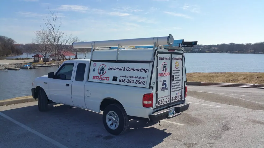 Affordable electrician providing circuit breaker repair in Ofallon, MO - Braco Electrical & Contracting