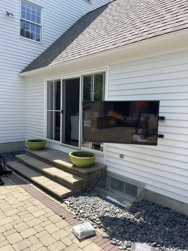 Professional electrical repair in , by Brandon Silva