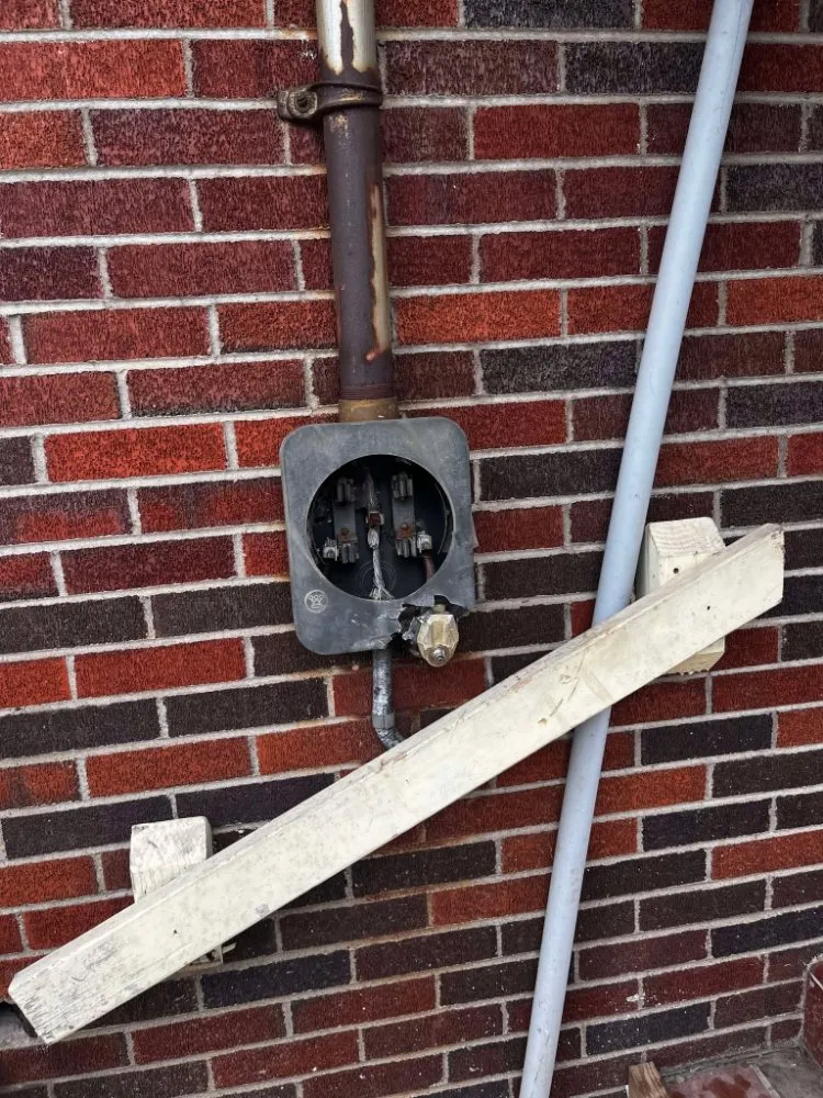 Slide of Brandon Woodrum Contracting and Electricity