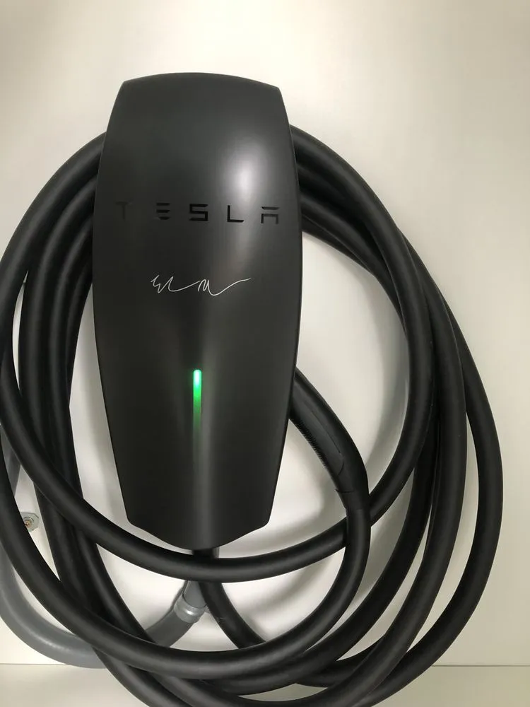 Emergency electrician providing electrical repair in ,