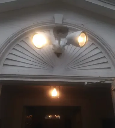 Emergency electrician providing emergency electrical service in , 