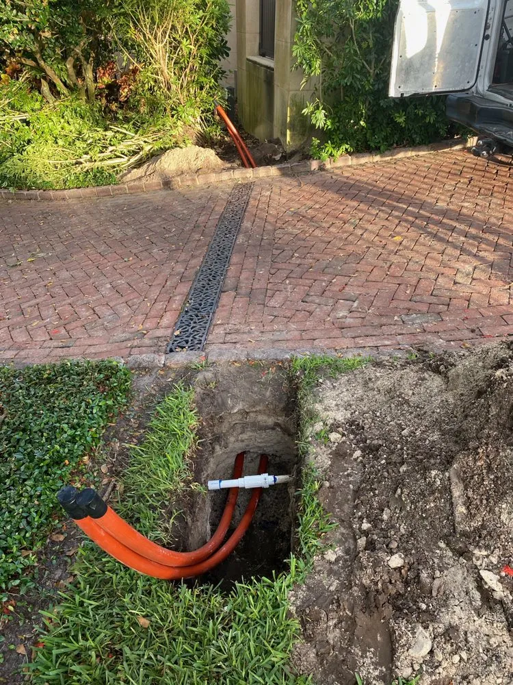 Slide of Bravo's Full Services and Repair